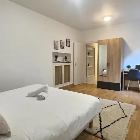 Apartment Cozy Appart * Terrasse * Pleins Centre * Billard