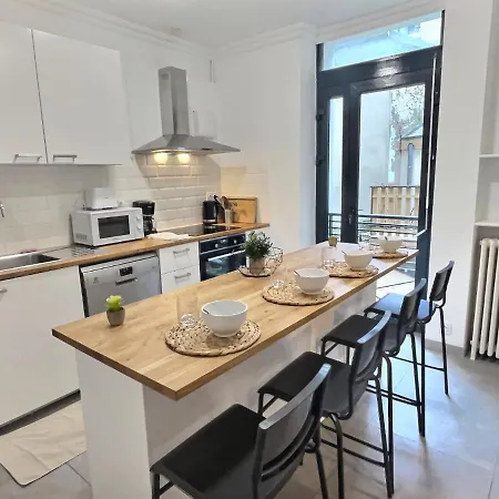 Daire Cozy Appart * Terrasse * Pleins Centre * Billard Angers